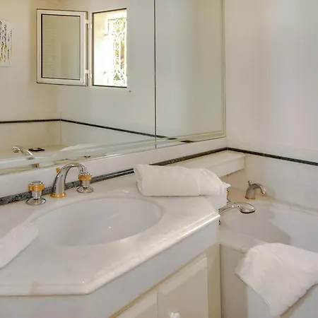 Villa Sleeps 8 Pool Air Con Wifi Antibes