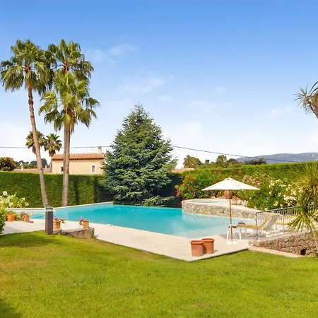Villa Sleeps 8 Pool Air Con Wifi